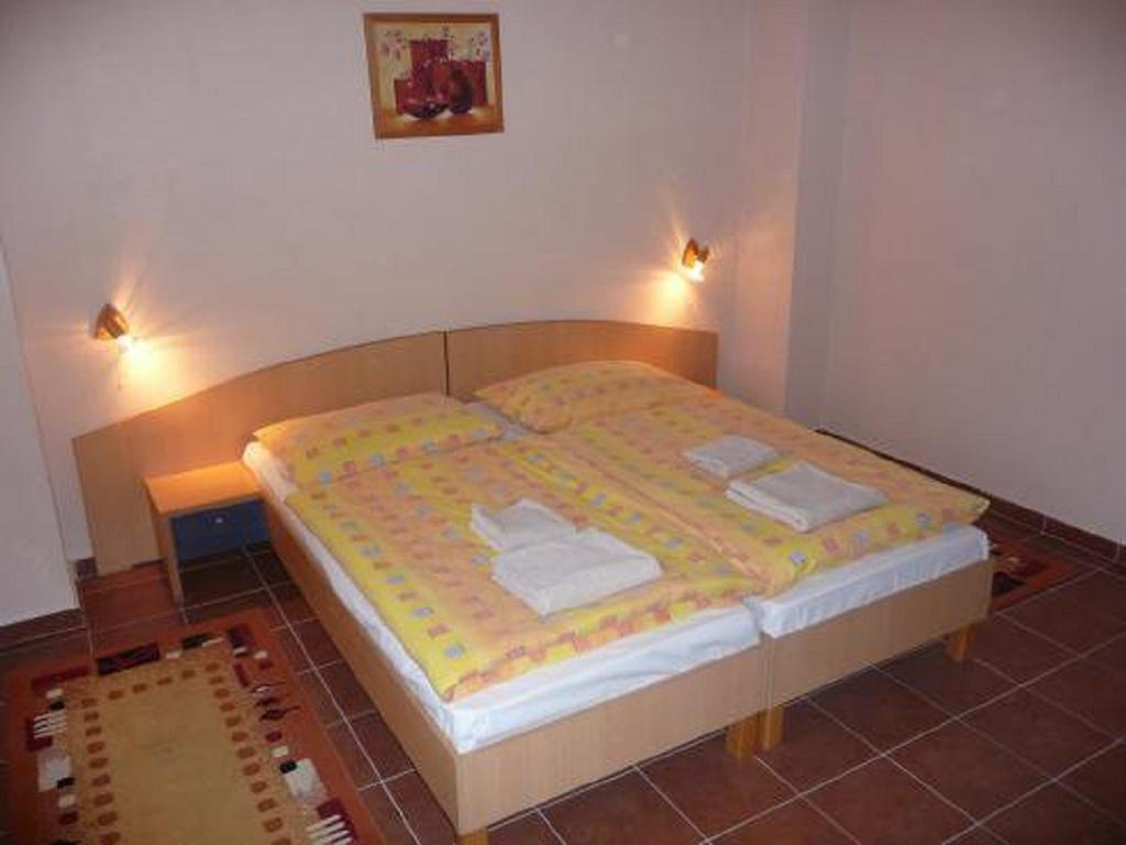 Batavya Penzion Topoľčany Cameră foto